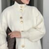 angora sakal uzun düğmeli hırka; dik yaka, gold düğme, balon kol ve standart beden. Ekru, bordo, siyah, kahve renk.