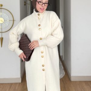 angora sakal uzun düğmeli hırka; dik yaka, gold düğme, balon kol ve standart beden. Ekru, bordo, siyah, kahve renk.
