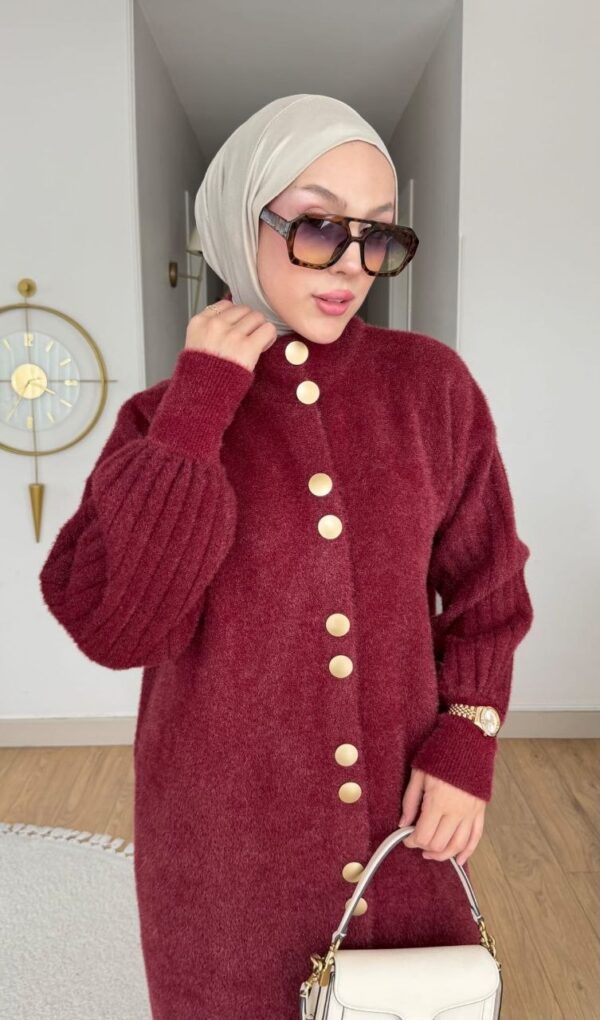 angora sakal uzun düğmeli hırka; dik yaka, gold düğme, balon kol ve standart beden. Ekru, bordo, siyah, kahve renk.